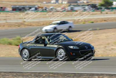media/Oct-01-2022-Team Topak Racing (Sat) [[f860fb51be]]/2-Inter Low 2/session 1 turn 3/